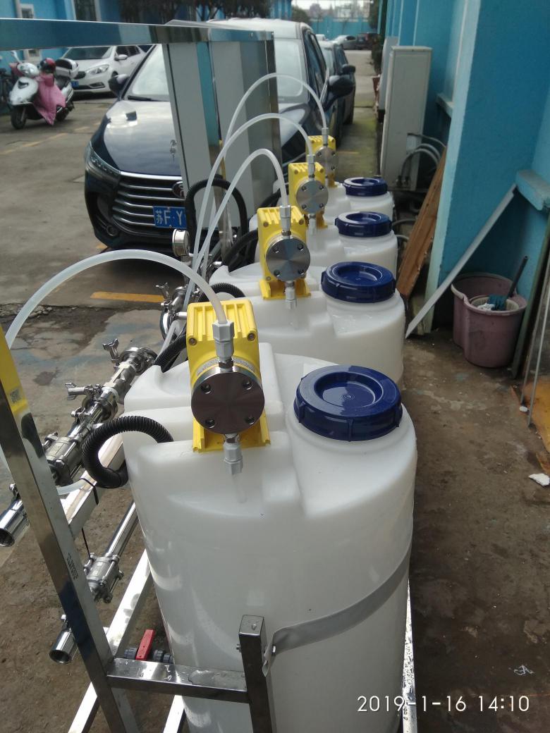 不銹鋼循環(huán)水管道加藥設(shè)備