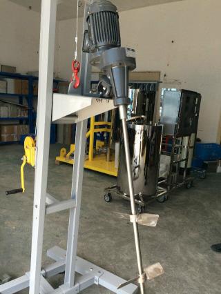 鋁合金材質，外形美觀，結構輕巧，操作移動簡便。