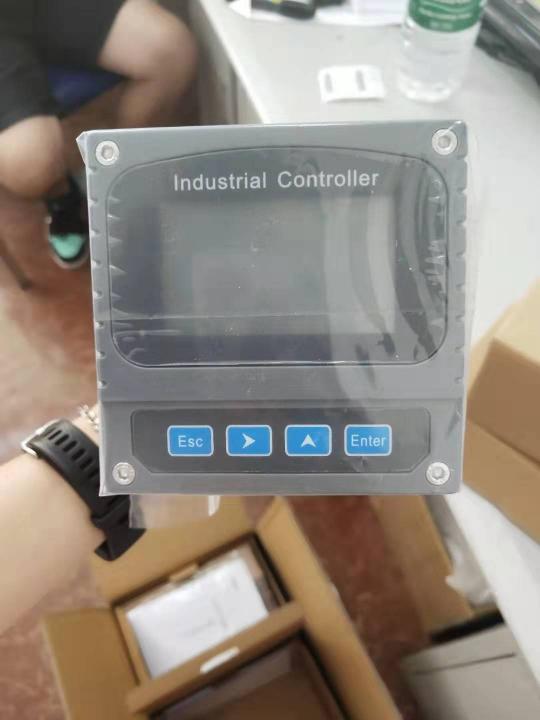 該儀表廣泛用于生活水、飲用水、電子分裝、印染用水、化學洗滌、食品藥品、醫療醫藥、汽車制造、煙草行業等。對水溶液的硬度（離子濃度）、和溫度值進行連續監測和控制。